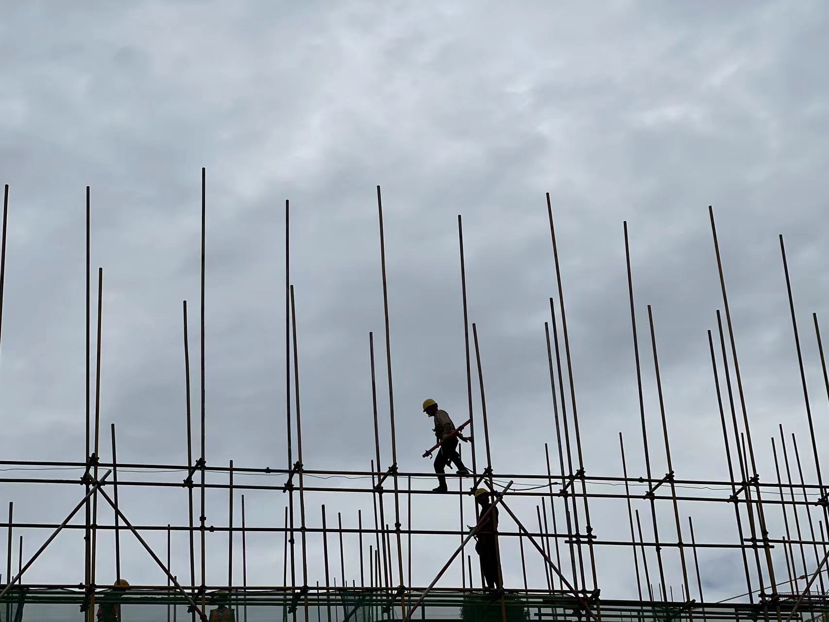 国家统计局：1-8月份全国房地产开发投资76900亿元，同比下降8.8%