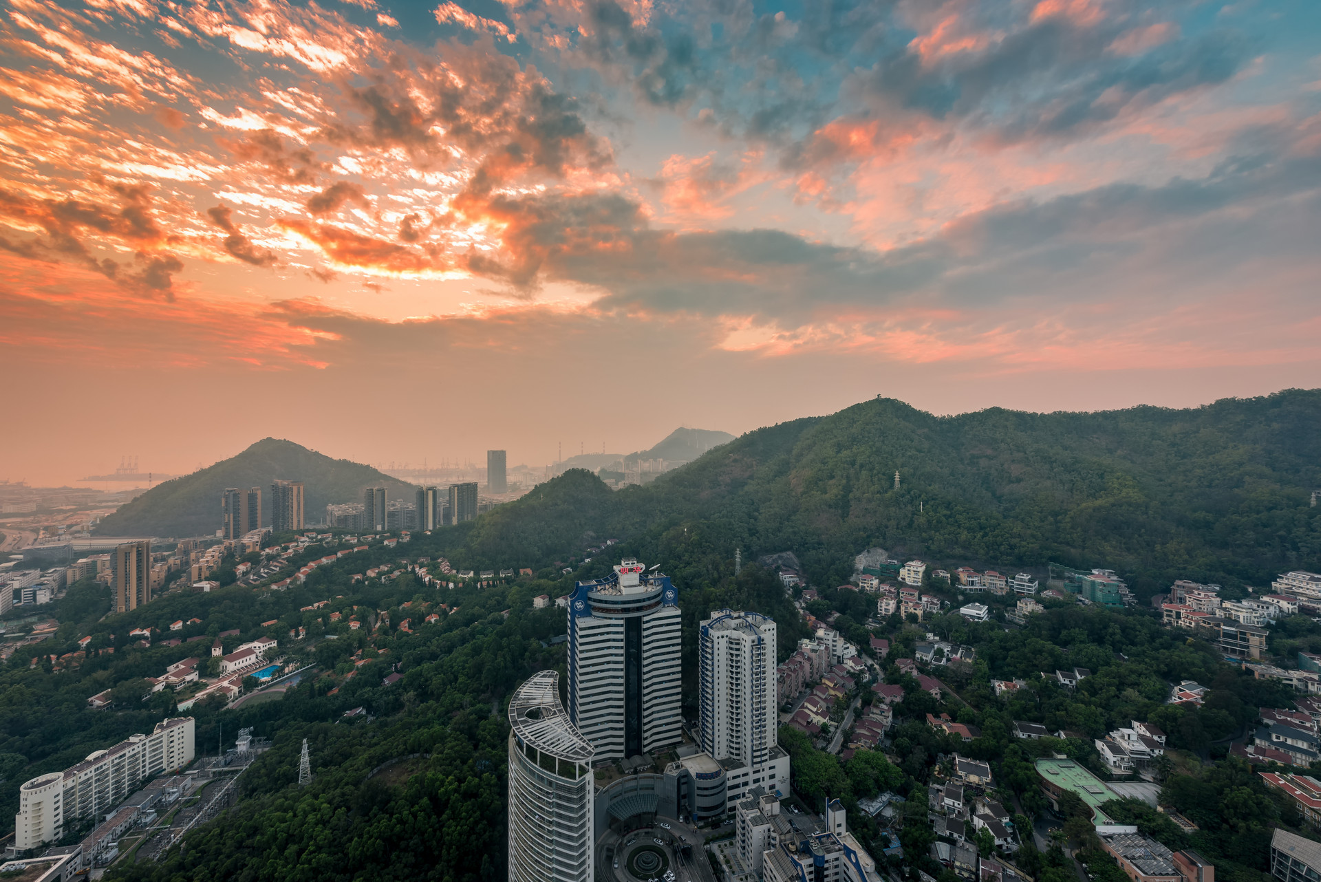 债务重组艰难推进， 龙光深圳靓地被拍卖