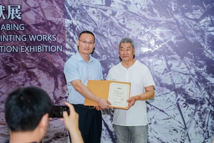 “生命之渡——林加冰油画作品捐献展”在芜湖市博物馆开幕(图3)