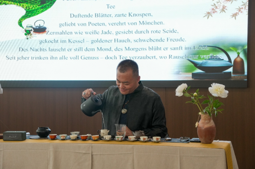 中国与瑞士文化交流合作开启新篇章——伯尔尼中国文化中心正式揭牌(图26)