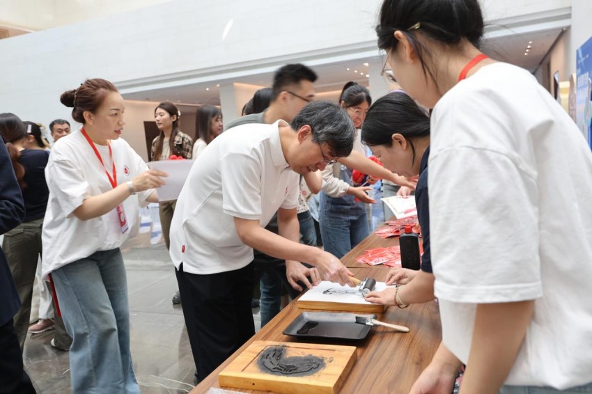 2025年久久公益节&mdash;&mdash;&ldquo;数字文物全民守护行动&rdquo;河南省主会场启动仪式在殷墟博物馆举行(图7)