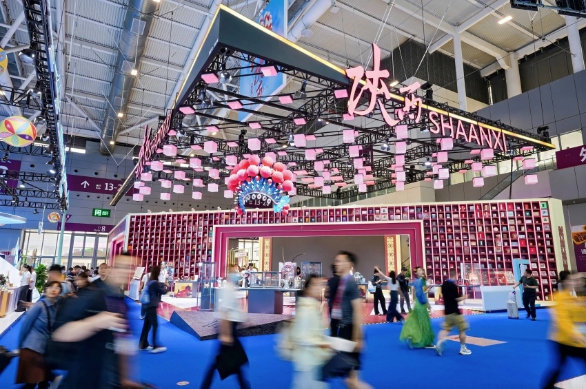 数智赋能交出靓丽答卷,第二十二届深圳文博会陕西展位彰显文化产业新活力(图1) 数智赋能交出靓丽答卷,第二十二届深圳文博会陕西展位彰显文化产业新活力(图1)