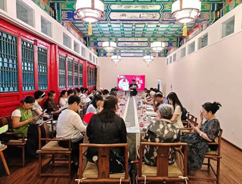 大观园中说晴雯(图1) 大观园中说晴雯(图1)