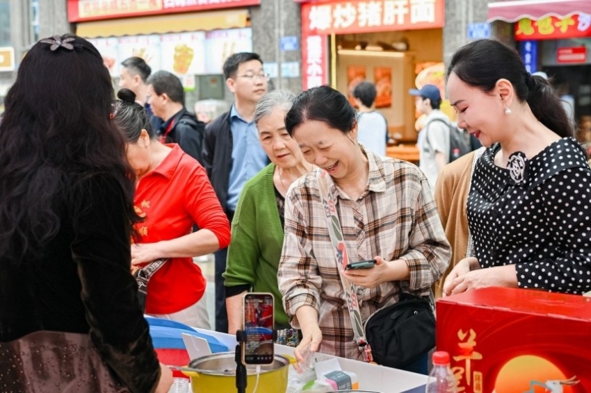 老区好物进重庆 产销协同促振兴——2026“健康消费月”榆阳、环县、吴堡优质农产品推介活动重庆专场启幕(图16) 2026“健康消费月”榆阳、环县、吴堡优质农产品推介活动重庆专场启幕(图16)