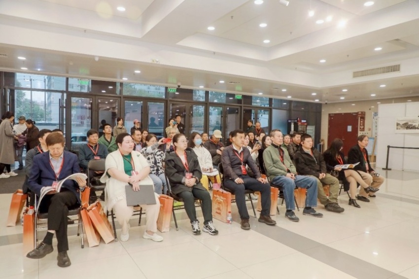 “中轴气象耀京华——杨留义北京中轴线百米长卷主题分享会”在京举办(图1) “中轴气象耀京华——杨留义北京中轴线百米长卷主题分享会”在京举办(图1)