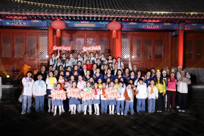 古寺搭台,居民演身边人、说身边事——原创沉浸式戏剧《家在回天》引共鸣(图1) 古寺搭台,居民演身边人、说身边事——原创沉浸式戏剧《家在回天》引共鸣(图1)